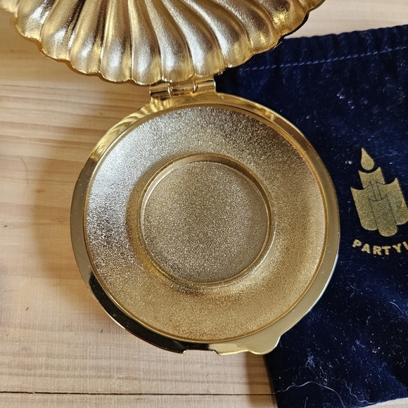 Gold-tone Partylite Clam Travel Tealight Holder Case - Picture 4 of 7